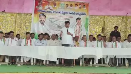 శంకరంపేట ఏ: పెద్ద శంకర్ అన్నపేట్ మండలంలో 473  ఇందిరమ్మ ఏళ్ల పట్టాలు పంపిణీ చేసిన నారాయణఖేడ్ ఎమ్మెల్యే సంజీవరెడ్డి