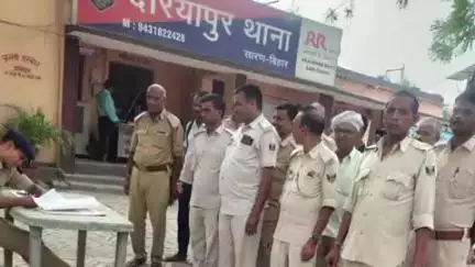 छपरा: जिले के विभिन्न थाना परिसरों में चौकीदारी परेड और चौराहों पर रोको-टोको अभियान चलाया गया