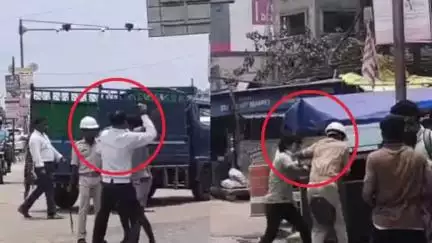 राँची ट्रैफिक पुलिस पर पथर से हमला करने वाला  गिरफ्तार #newsupdateindia 
#newslive #newsranchi
#news #newslatehar