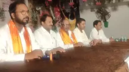 मथुरा: नेशनल फोरम टैक्स पेयर्स की डैंपियर नगर स्थित होटल में जीएसटी बिंदुओं पर चर्चा हुई