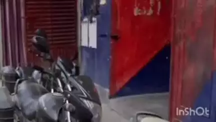 तुरकौलिया: रघुनाथपुर पुलिस के समक्ष कुर्की के लिए रविवार हरदिया गई फरार अभियुक्त ने किया सरेंडर