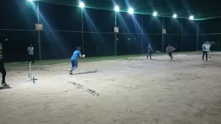 रतनगढ़: रतनगढ में रात्रिकालीन बॉक्स क्रिकेट प्रतियोगिता का शुभारंभ हुआ