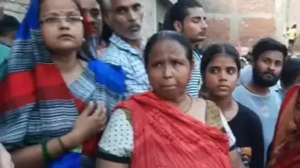 मथुरा: कच्ची सड़क पर भूमाफिया की करतूत से गिरा टीला, हादसे के वक्त घर में मौजूद थे परिवार के 20 सदस्य