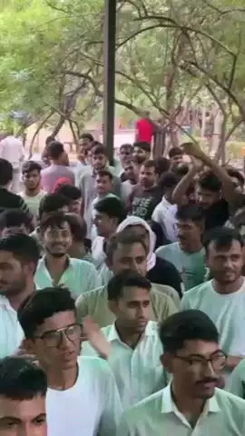 जयपुर: फर्स्ट ग्रेड परीक्षा स्थगित की मांग को लेकर चौथे दिन भी महेश नगर स्थित जेडीए गार्डन में धरना जारी