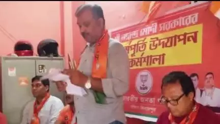 তপন: তপনে দলীয় কার্যালয়ে প্রধানমন্ত্রীর ১১তম বর্ষপূর্তি উদযাপন কর্মশালা করল বিজেপির মণ্ডল নেতৃত্ব, উপস্থিত জেলা সম্পাদক