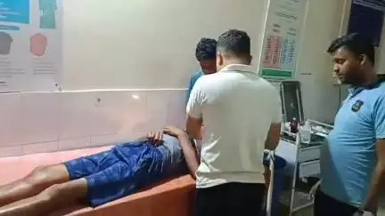 সাব্রুম: দমদমা স্কুলের নিচে ৮ নং জাতীয় সড়কের উপর দুই বাইকের মুখোমুখি সংঘর্ষে আহত দুইজন,একজনকে রেফার করা হয়