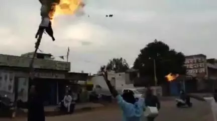 बालोद: सुकमा में ईडी की कार्रवाई का विरोध, बालोद में सरकार का पुतला फूंका और मौन रैली निकाली गई