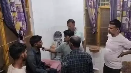 मोठ: गुरसराय थाना क्षेत्र के ग्राम मड़पुरा के समीप असंतुलित होकर मिक्चर मशीन से टकराए बाइक सवार, दो घायल