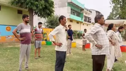 तिलहर: योग दिवस के मौके पर नगर पालिका परिषद स्थित गांधी पार्क में आयोजित किया गया योगाभ्यास कार्यक्रम