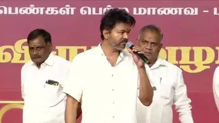 திருக்கழுக்குன்றம்: "நீங்க இல்லாம நான் என்ன பண்ண போறேன் னு தெரியல" - மாமல்லபுரத்தில் மாவட்ட செயலாளர்களை வாழ்த்திய தவெக தலைவர் விஜய்