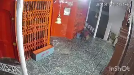 कुरूद: कुरूद के काली मंदिर में अज्ञात चोर ने की चोरी, सीसीटीवी वीडियो हो रहा वायरल