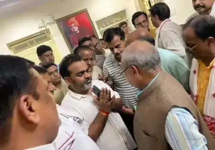 तानसेन: ग्वालियर स्थित अपने निवास पर मध्य प्रदेश विधानसभा के अध्यक्ष ने लोगों की सुनील समस्याएं