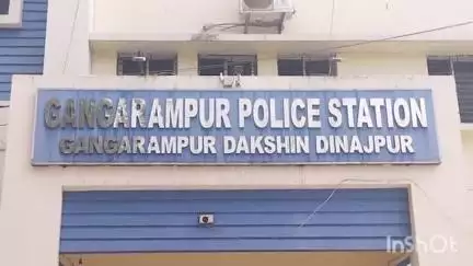 গঙ্গারামপুর: জমি দখলকে কেন্দ্র করে উত্তেজনা: গঙ্গারামপুরের অশোকগ্রামে আদিবাসী সংগঠনের উদ্যোগে জমি পুনরুদ্ধার