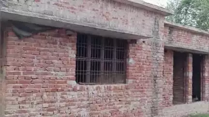 जमुनहा: पोंदली मे स्वास्थ्यकेंद्र अधूरा प्रधान बोले दो ठेकेदारों के विवाद से रुका निर्माण विभाग से ध्यान देने की मांग#jansamasya