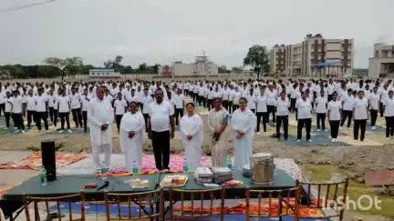 अररिया: अररिया आरएस में नवनियुक्त पुलिस कर्मियों के लिए योग एवं मेडिटेशन कार्यक्रम का आयोजन