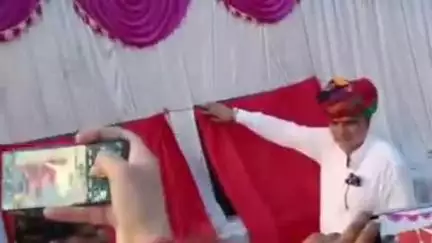 करौली: UDH मंत्री के नेतृत्व में शाही कुण्ड पर दीपदान, जलपूजन कर शाही कुण्ड व 3 दरवाजे की चार दीवारी का शिलान्यास