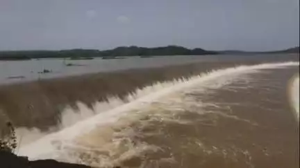 मुसळधार पावसाने बीड जिल्ह्यात ११ प्रकल्प झाले ओवरफ्लो