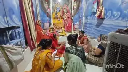 होशंगाबाद नगर: नर्मदापुरम के विवेकानंद घाट स्थित श्री बैकुंठ धाम मंदिर में महिलाओं ने भजन का किया आयोजन