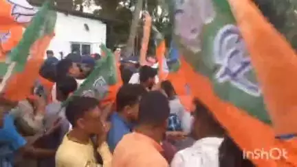 উলুবেড়িয়া ২: দলীয় কর্মীদের মিথ্যা মামলায় ফাঁসানোর অভিযোগ, হাওড়া গ্রামীণ জেলা BJP-র তরফে রাজাপুর থানার সামনে অবস্থান বিক্ষোভ