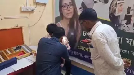 ভগবানগোলা ১: ভগবানগোলায় মা ফার্মেসির উদ্যোগে মাধ্যমিক ও উচ্চমাধ্যমিকের কৃতি পড়ুয়া ও সমাজসেবীদের সংবর্ধনা প্রদান, উপস্থিত SDPO