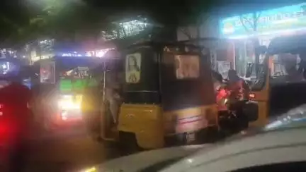 మసీద్‌ సెంటర్‌లో భారీగా ట్రాఫిక్ జామ్, సండే మార్కెట్ వల్ల వాహనాలు, జనం రద్దీతో ఇక్కట్లు