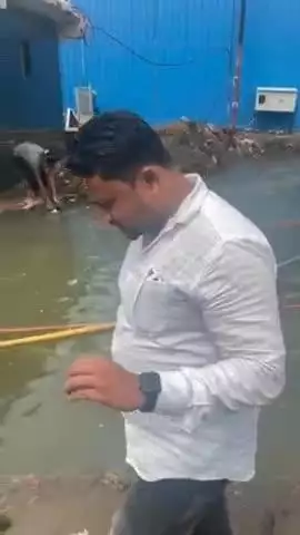 हवेली: विश्रांतवाडी येथे उड्डाणपुलाचे काम चालू असताना जलवाहिनी फुटल्याने लाखो लिटर पाणी वाया