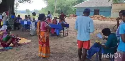 मसलिया: धरती आबा जनजातीय ग्राम उत्कर्ष अभियान के तहत हथियापाथर के भूल गांव के प्राथमिक विद्यालय में लगाया गया शिविर