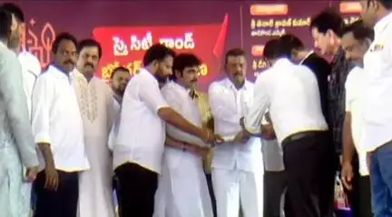 తాడికొండ: ఎలైట్ ఇన్ ఫ్రా ఉన్నంతవరకు పేదవాడి సొంతింటి కలలకు ఢోకా లేదు: పేరేచర్లలో ఎమ్మెల్యే తెనాలి శ్రవణ్ కుమార్