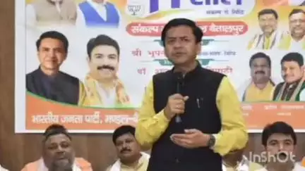 रुद्रपुर: केंद्र सरकार के 11 वर्ष पूर्ण होने पर बैतालपुर नगर पंचायत सभागार में आयोजित हुआ कार्यक्रम