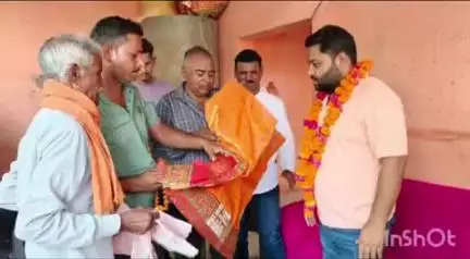 एत्मादपुर: गांव नहर्रा और ग्वालियरा में सीसी सड़क और नाली निर्माण कार्य का ब्लॉक प्रमुख ने किया शिलान्यास
