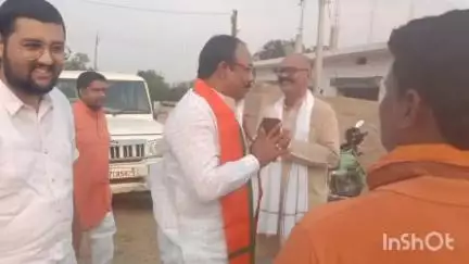 त्योंथर: गढ़ी मंडल के चांदी में पूर्व जिला अध्यक्ष ने भाजपा कार्यकर्ताओं की बैठक ली, योजनाओं की स्थिति जानी