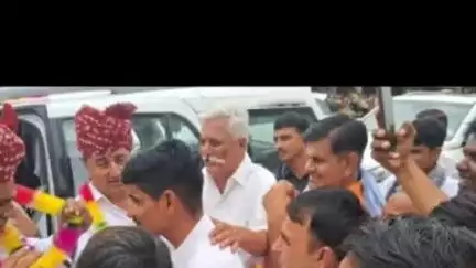 बायतु: गृह राज्यमंत्री जवाहरसिंह बेढम के बायतु पहुँचने पर भाजपा कार्यकर्ताओं ने किया स्वागत