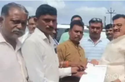 वरोरा: महाराष्ट्र राज्य कामगार सेनेच्या वतीने वरोरा येथे आ.भास्कर जाधव यांना निवेदन