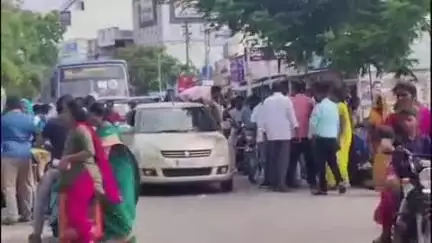 கிருஷ்ணகிரி: ஐந்து ரோடு பகுதியில் கிராமிய நாடக ஆசிரியர் வெட்டிக் கொலை - காவல்நிலையத்தில் சரணடைந்த கொலையாளி