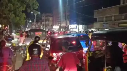 தஞ்சாவூர்: முதலமைச்சரின் வருகையால் ஆம்புலன்ஸில் காத்திருந்த நோயாளிகள், மருத்துவக் கல்லூரி மருத்துவமனை முன்பு செல்லமுடியாமல் அவதி