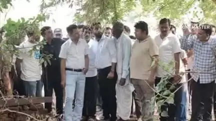 दमोह: जल गंगा अभियान के तहत 300 वर्ष पुरानी बावड़ी के संरक्षण हेतु ग्रामवासियों का श्रमदान