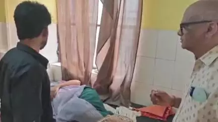 रुदौली: सीएमओ ने सीएचसी रुदौली और मवई का औचक निरीक्षण कर स्वास्थ्य सेवाओं की गुणवत्ता की ली जानकारी