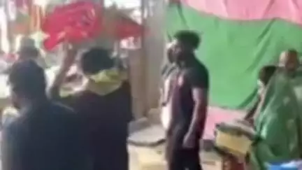 కొవ్వూరు: కసుమూరు దర్గాలో సినీ నటుడు 
ఆలీ కుటుంబం ప్రార్థనలు.. ఫ్యాన్స్ సందడి