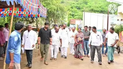సోమరం గ్రామంలో ఎమ్మెల్యే కొణతాల రామకృష్ణ చేపట్టిన పల్లె నిద్ర కార్యక్రమంలో భాగంగా ఉచిత వైద్య శిబిరం ఏర్పాటు