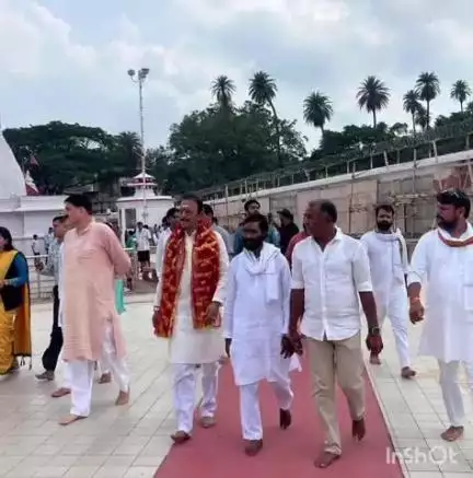 पुष्पराजगढ़: पुष्पराजगढ़ विधायक फुदेलाल सिंह और कांग्रेस नेताओं ने अमरकंटक में की पूजा-अर्चना