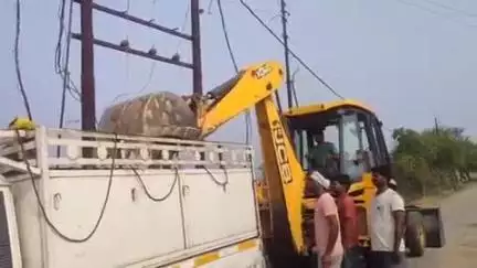 कोरांव: कोरांव के शास्त्री नगर मोहल्ले में तीसरे दिन जले ट्रांसफार्मर को बदलवाया गया, मोहल्ले वासियों ने राहत ली
