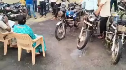 अवंतिपुर बड़ोदिया: थाना अवंतिपुर बड़ौदिया में जब्त वाहनों की नीलामी संपन्न, तालिब अंसारी ने लगाई सबसे ऊंची बोली