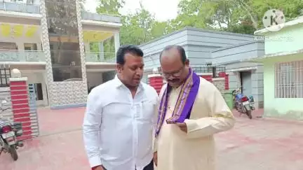 ଫୁଲବାଣୀ ସହର: ଫୁଲବାଣୀ ଠାରେ ବିଜେପି ର ବିଜେପି ଯୁବରାଜ୍ୟ ସଭାପତି ଅଭିଳାଷ ପଣ୍ଡା ଙ୍କୁ ସରକିଟ ହାଉସ ରେ  ସମ୍ବର୍ଦ୍ଧନା ଜଣାଇଲେ ଫୁଲବାଣୀ ବିଧାୟକ