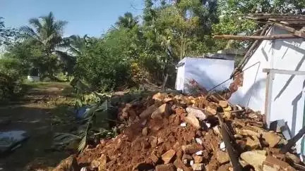 அரூர்: வாழ்வதற்கு இடம் ஒதுக்கி கொடுங்க இல்லை என்று அதார், ரேஷன் ஒப்படைத்து சாகும்வரை போராட்டம் நடத்துவோம் சொல்லபட்டி மக்கள் கண்ணீர் பேட்டி  #localis