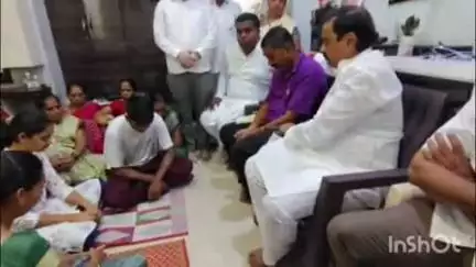 उरण: भविष्यात अशा घटना घडू नये आणि कोणावर ही असा प्रसंग येऊ नये
मैथिलीच्या वडिलांचे खा. सुनील तटकरे यांना भावनिक साद