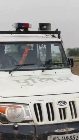 नगर: अलवर सड़क मार्ग पर नहर की पटरी पर मुर्गे और मछली के मांस के टुकड़े पड़े रहने से कालोनीवासियों में रोष व्याप्त