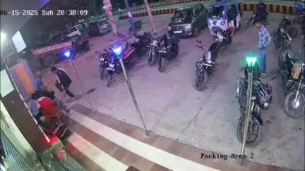 औरंगाबाद: शहर के स्काई व्यू होटल के सामने पार्किंग एरिया से बाईक हुई गायब, जांच में जुटी पुलिस