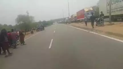तालबेहट: जमालपुर के पास हाईवे 44 पर युवक का शव रखकर 3 घंटे हाईवे जाम करने के मामले में 16 नामजद और 60 अज्ञात पर मामला दर्ज