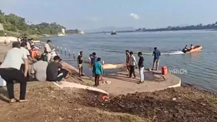 होशंगाबाद नगर: विवेकानंद घाट पर नर्मदा नदी में डूबे दो युवकों में से एक का शव रेस्क्यू अभियान में बरामद