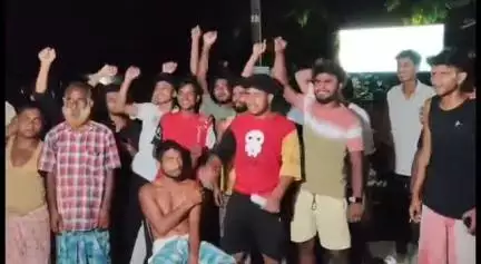 কলগাছিয়া: ভাংৰ ব্যৱসায় বন্ধ কৰাৰ দাবীত কলগাছিয়া আৰক্ষী থানাৰ সন্মুখত  ৰাইজৰ  প্ৰতিবাদ